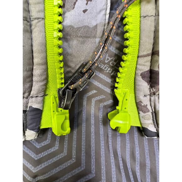 Under Armour Ridge Reaper Hunting Jacket w/Camouflage Pattern/Neon Zipper-Large - Picture 14 of 16